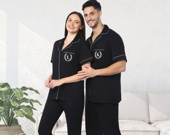 Mr and Mrs couple pajamas, Cotton Pajamas, Matching Pajamas, Gift for couple, Personalized Pajamas, Couple Pajamas, Matching Pajamas