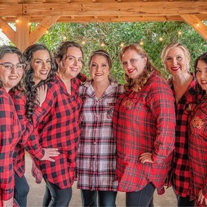 Mismatched Brautjungfern Flanell Shirts, Braut Party Button Down Shirt, Ready Ready, Plus Size Flanells, Brautjungfern Roben, Hochzeit Flanell