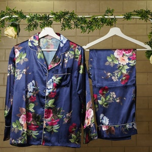 Bridesmaid PJs | Bridesmaid PJ Set | Bridesmaid Gifts | Bridesmaid pajamas | Bridal Party Gift | Satin Pajamas | Christmas Pajamas