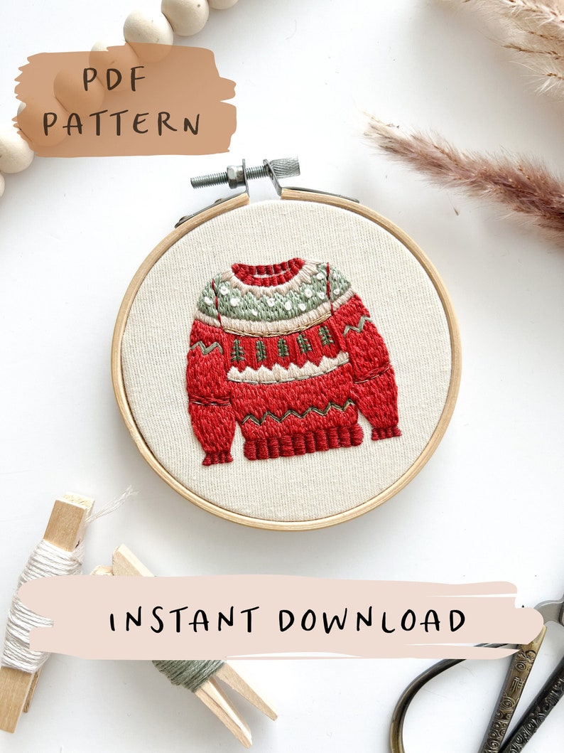 Puede incluir: Un patr&oacute;n PDF para un proyecto de bordado de su&eacute;ter navide&ntilde;o rojo y verde. El patr&oacute;n est&aacute; disponible para descarga instant&aacute;nea.