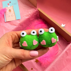 Frog Hair Clips for Girls – Summer Hair Clips —  Cute Green Felt Hair Accessory – Handmade Felt Kawaii Barrettes – Animal Hair Bows for Kids
