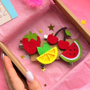 Haarspeldjes fruit SET VAN 4 stuks, haarspeldjes zomer mix, haarspeldjes aardbei en citroen, haarspeldjes citroen, haarspeldjes kersen en watermeloen