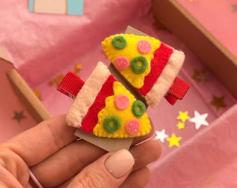 Juego de 2 pinzas para el cabello con forma de pizza – Pasadores de fieltro hechos a mano con forma de rebanada de pizza / Divertidos accesorios para el cabello con forma de comida para niñas
