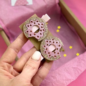 SET of 2 Donuts, Felt glitter donut hair clip, Cute pink hair clips, Toddler summer hair clips, Donut birthday girl, Pink sweets hair clips