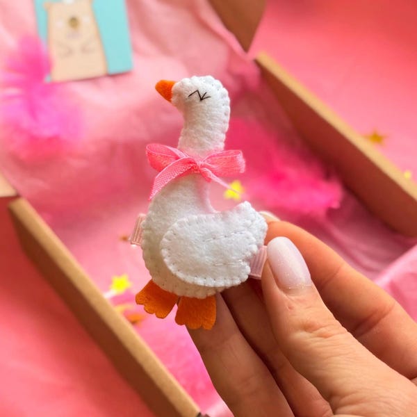 Silly Goose Hair Clip, Handmade Felt Goose Bow, Toddler Hair Accessories, Cottagecore Farm Birthday Barrette, One Silly Goose Baby Shower