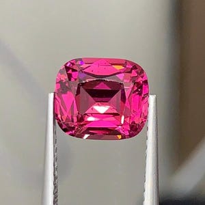 Hallonrosa granat ädelsten, kuddslipad granatringsten från Kala Lani Tanga-gruvan Tanzania - 2,95 ct