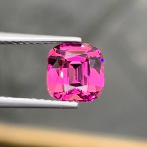 Hallonrosa granat lös ädelsten, kuddformad granatringsten från Kala Lani Tanga-gruvan Tanzania - 2.00 CT