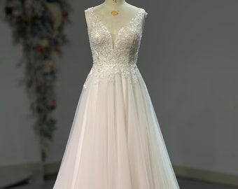 Sleeveless, Lace A line wedding Dress. Also available in Black and Red color.