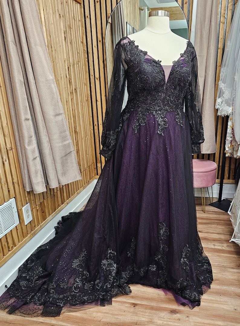 Sparkle Black and Purple Wedding Dresses Gothic Long Sleeves V-Neck Bridal  Gowns | eBay