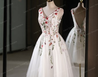 Floral embroidery Short wedding dress, Floral wedding dress, Color wedding dress, Boho wedding dress, Embroidery wedding dress. Short dress.