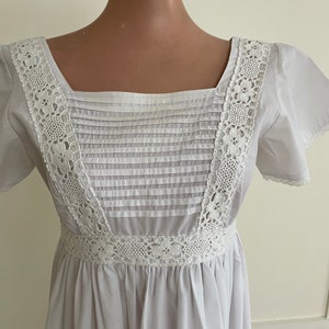 Originele witte katoenen Laura Ashley maxi-jurk uit de jaren 70, maat 10
