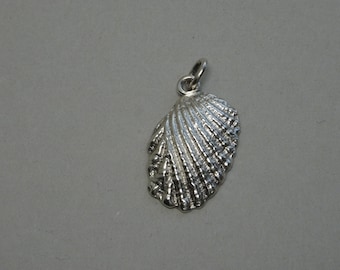 Shell pendant, flat, silver