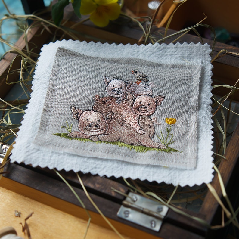 Embroidery 3 Pigs image 3