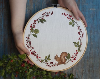 Embroidery file squirrel in the large berry wreath