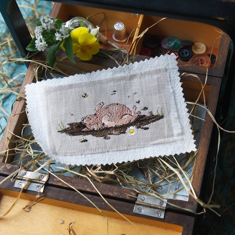 Embroidery file pig in mud image 3