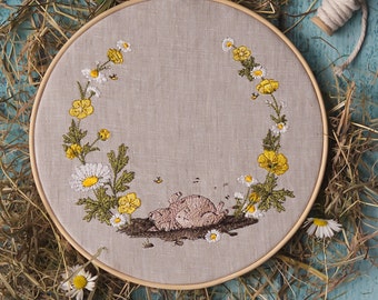 Embroidery file piggy in the mud wreath