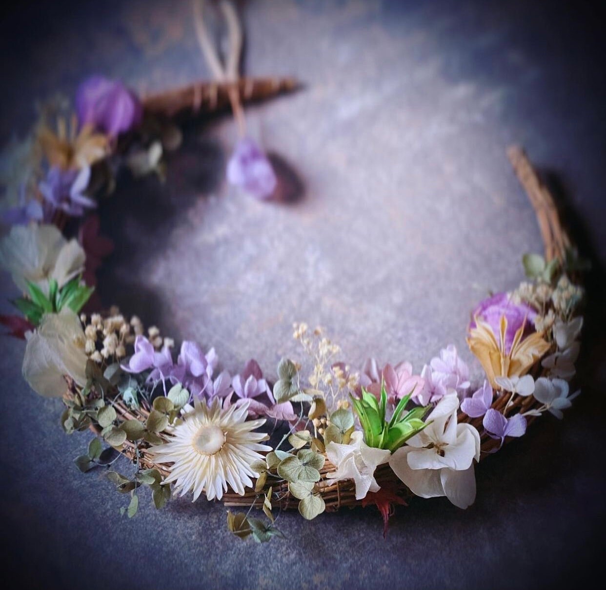 Talisman Lune d'améthyste en Fleurs Séchées et Stabilisées Personnalisable