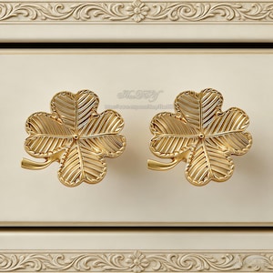 真鍮製四つ葉のクローバー型キャビネット取っ手、ユニークなドレッサー用取っ手、真鍮製引き出し用取っ手、真鍮製ワードローブ用取っ手