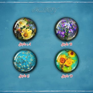 Peut inclure: Quatre ornements ronds en verre avec diff&eacute;rentes peintures florales. Les ornements pr&eacute;sentent une fleur jaune, des iris violets, un ciel &eacute;toil&eacute; bleu et blanc et des tournesols jaunes.