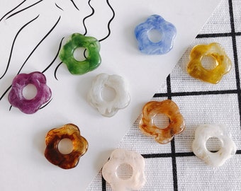 10 pièces pendentif à breloque en résine en forme de fleur, acétate acrylique couleurs fraîches fleur creuse boucle d'oreille breloque bijoux à bricoler soi-même (sans trous)