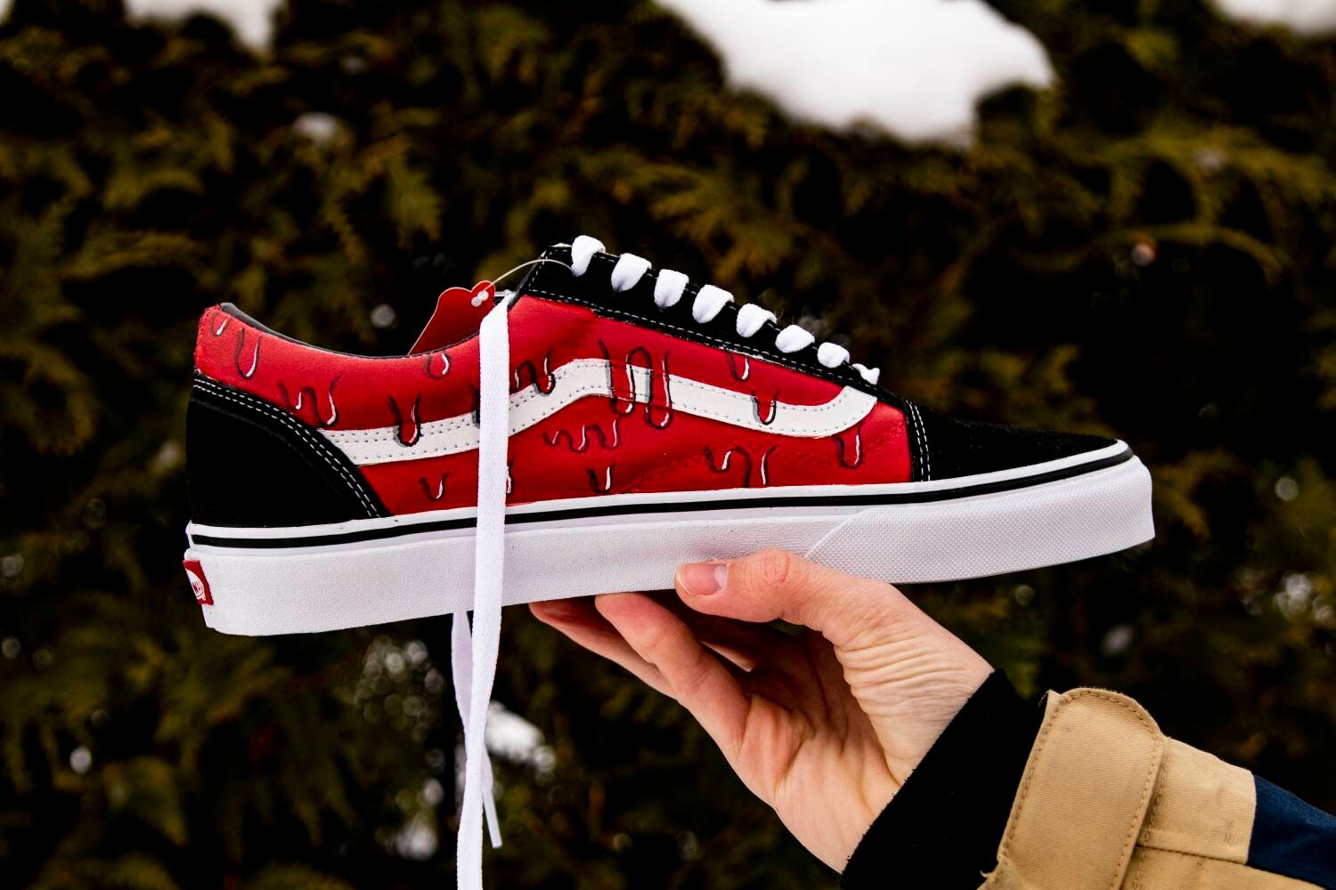 Custom vans with a dripping design. These hand painted shoes Etsy