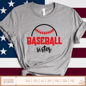 Puede incluir: Camiseta gris con un gr&aacute;fico de b&eacute;isbol negro y rojo y el texto "BASEBALL sister".