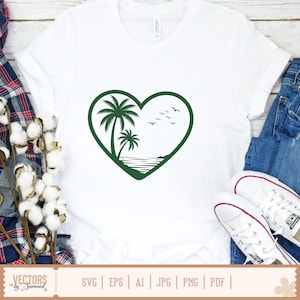 Op de afbeelding: Wit T-shirt met een groen hartvormig ontwerp met palmbomen, oceaan en vogels. Het shirt heeft een ronde hals en korte mouwen. De onderkant van het shirt heeft de tekst "VECTORS by Sarmad" en bestandstype-opties.