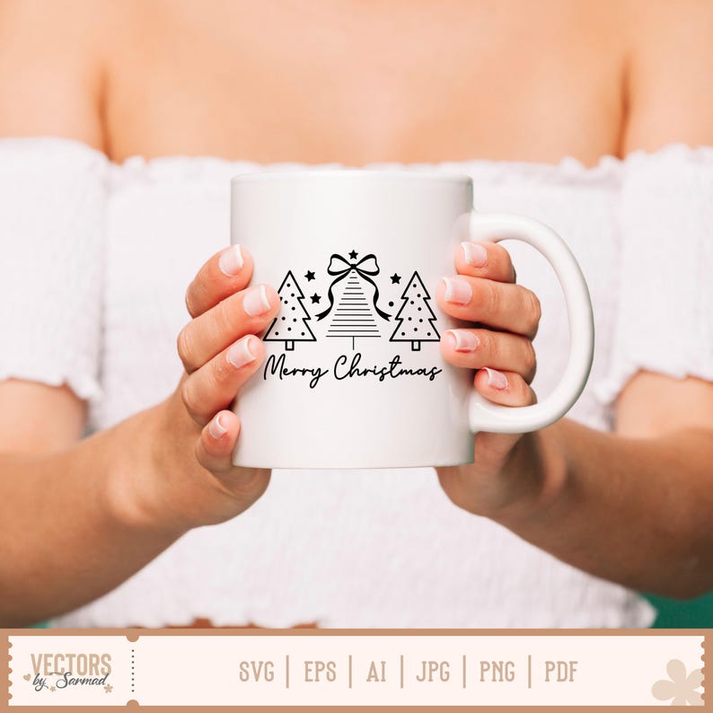 Puede incluir: Una taza de cer&aacute;mica blanca con un dise&ntilde;o gr&aacute;fico negro de tres &aacute;rboles de Navidad estilizados, con el &aacute;rbol central rematado por un lazo y estrellas, y el texto Merry Christmas impreso en una fuente cursiva debajo de los &aacute;rboles.