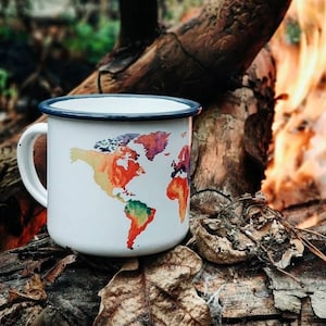 Weltkarte Print. Emaille Camp Becher. Camper Becher, Camping Becher, Camper Becher, Outdoor Becher, Metallbecher, Freundin Geschenk, Freund Geschenk, Reisegeschenk
