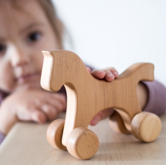 La muñeca de trapo y el caballito de madera – Educar con Alegría