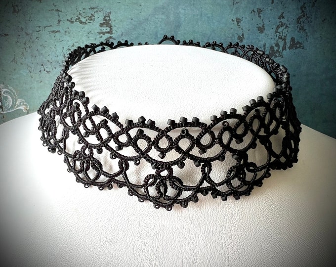 Victorian choker Black Spain, vintage lace necklace in romantic baroque style