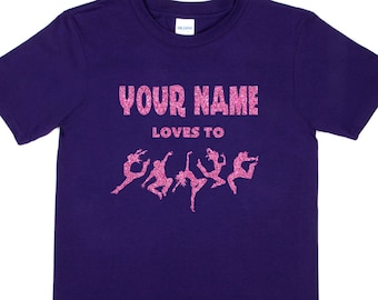 Print4u Personalisiert Any Name Loves To Dance Girls Kids T-Shirt Your Name Here Funny Cool T-shirt In Unique Pink Glitter Print