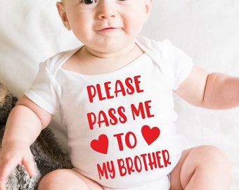 Print4U Pass Me To My Brother Body divertido para bebé, regalo para bebé de 0 a 18 meses, mameluco para recién nacido