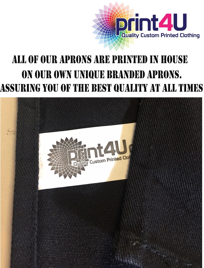 Puede incluir: Primer plano de un delantal negro con una etiqueta blanca que dice "Print4U Quality Custom Printed Clothing".