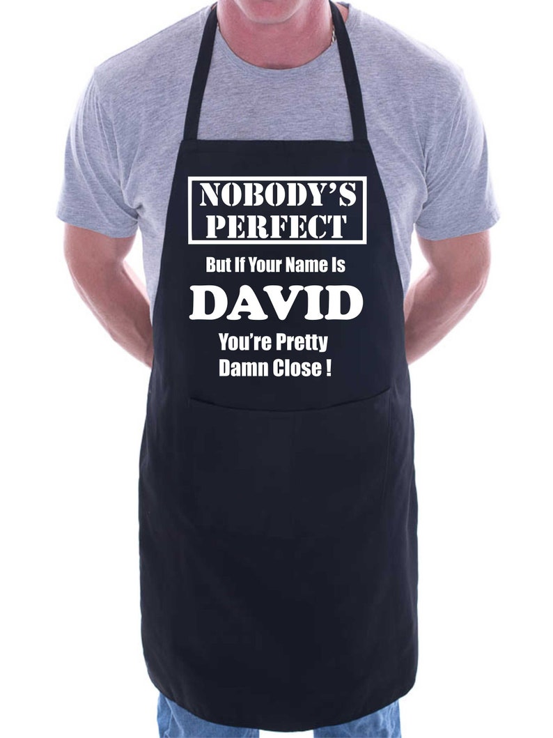 Delantal personalizado divertido: nadie es perfecto, regalo con nombre personalizado imagen 1