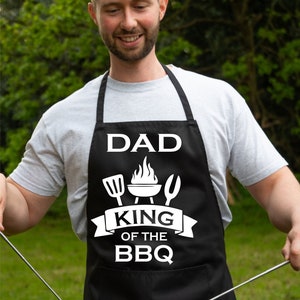 Print4u Dad King Of The BBQ King Father&#39;s Day Gift BBQ Cooking Unisex Funny Novelty Apron