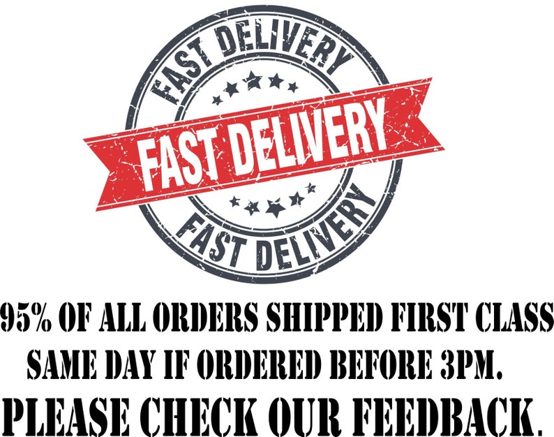 Puede incluir: Un sello circular desgastado, azul y blanco, con el texto "FAST DELIVERY" en una cinta roja. El texto "95% OF ALL ORDERS SHIPPED FIRST CLASS SAME DAY IF ORDERED BEFORE 3PM. PLEASE CHECK OUR FEEDBACK." est&aacute; debajo del sello.