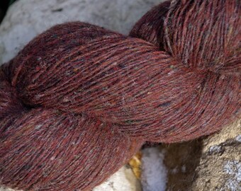 DESTASH Hand dyed Brownish Red wool yarn Dundaga 6/1. Latvian wool yarn with tweed like effect