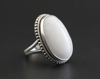 White Agate Ring, Bridal Ring, White Stone Ring, Gemstone Ring, Stackable Solitaire Ring,Sterling Silver 925,Statement,White stone,Organic