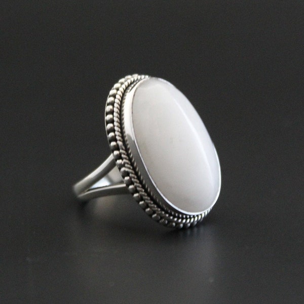 White Agate Ring, Bridal Ring, White Stone Ring, Gemstone Ring, Stackable Solitaire Ring,Sterling Silver 925,Statement,White stone,Organic