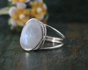 Rainbow Moonstone Ring: Oval Cabochon, 925 Sterling Silver