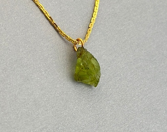 Dainty Peridot Necklace, August Birthstone Necklace, Minimalist Necklace, Dainty Gold Necklace, Delicate Necklace, Simple Necklace,