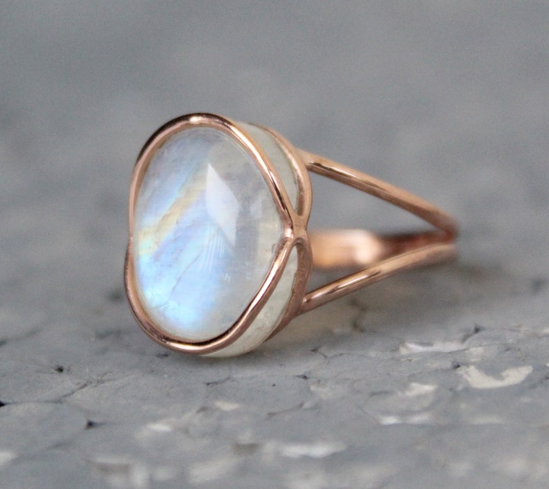 Oval Cabochon Gemstone Rose gold Ring Blue sheen Gemstone Solid 925 Sterling Silver Rainbow moonstone Ring Blue Flash Ring