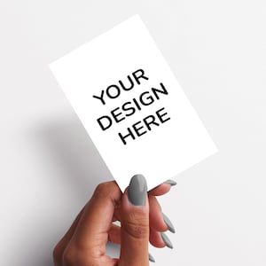Hand Holding Card Mockup Psd Facile modificabile + Oggetto intelligente