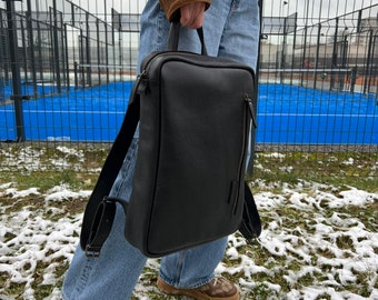 Black backpack of genuineleather with zipper