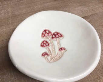 Plato de champiñones, cerámica de champiñones