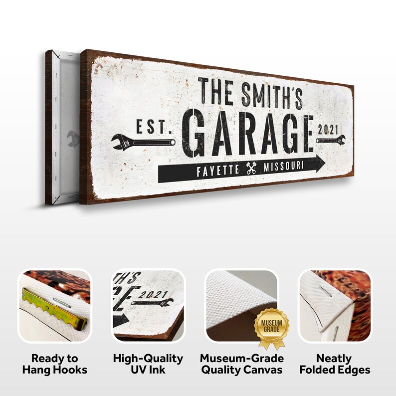 Puede incluir: Un letrero de lona blanco con texto negro que dice "The Smith's Garage Est. 2021 Fayette Missouri". El letrero tiene un aspecto desgastado y presenta un gr&aacute;fico de llave inglesa. El letrero est&aacute; listo para colgar con ganchos de sierra.