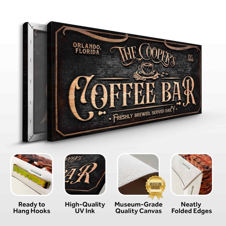 Op de afbeelding: Een zwart en bruin houten bord met de tekst "The Cooper's Coffee Bar" in gouden letters. Het bord bevat ook de tekst "Orlando, Florida" en "Est. 1998".