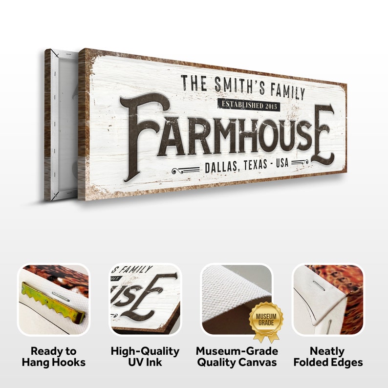 K&ouml;nnte beinhalten: Wei&szlig;e Leinwand-Wandkunst mit einem verwitterten Holzmaserungshintergrund. Der Text "THE SMITH'S FAMILY ESTABLISHED 2015 FARMHOUSE DALLAS, TEXAS - USA" ist in Schwarz gedruckt. Die Leinwand hat eine Museumsqualit&auml;t und ist mit S&auml;gezahnhaken zum Aufh&auml;ngen bereit.