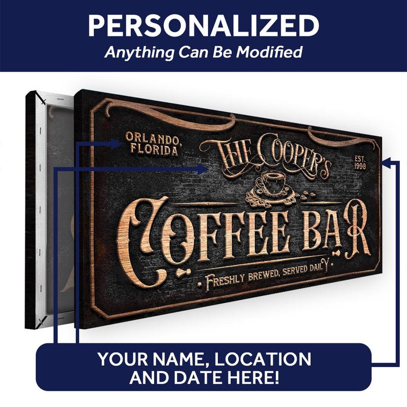 Op de afbeelding: Een gepersonaliseerd houten bord met een rustiek ontwerp. Het bord heeft de tekst "The Cooper's Coffee Bar" met de tekst "Orlando, Florida" en "Est. 1998" in een kleiner lettertype. Het bord heeft een bruine achtergrond met gouden letters en een koffiekopje afbeelding.
